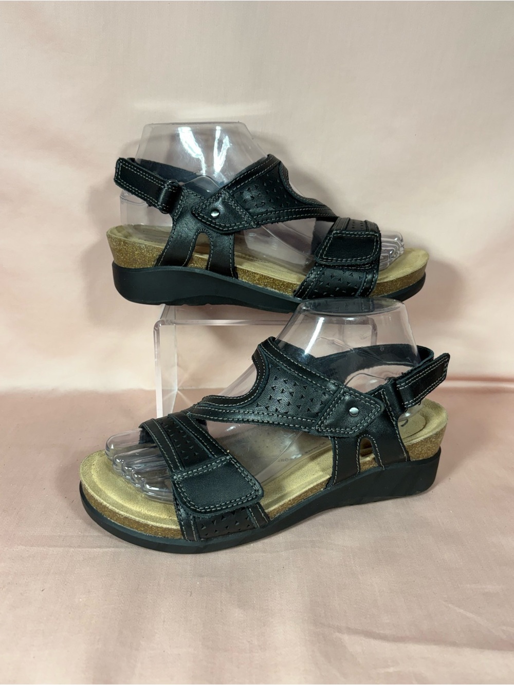 Clarks Collection Women's Black Leather Strappy Sandals Size 7W